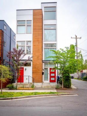 Explore Seattle Free Parking & Walk to Light Rail